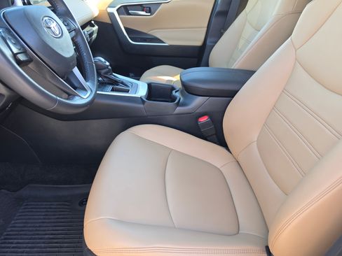 Used 2023 Toyota RAV4 XLE Premium FWD image 8