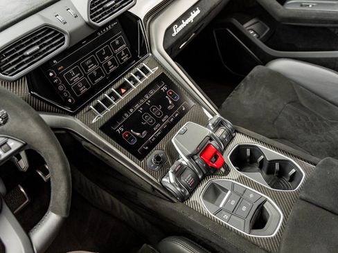 Used 2024 Lamborghini Urus Performante image 34