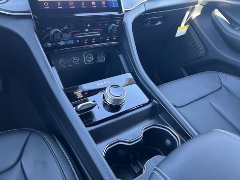 New 2025 Jeep Grand Cherokee L Limited AWD/4WD image 10