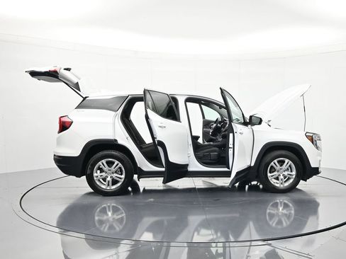 Used 2024 GMC Terrain SLE AWD/4WD image 46