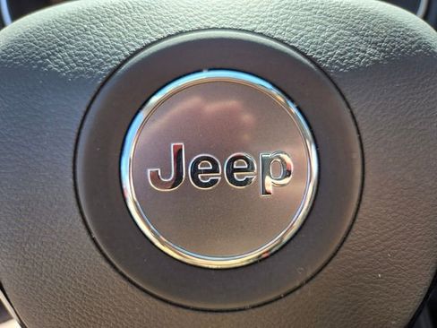 Used 2021 Jeep Cherokee Latitude Plus image 28