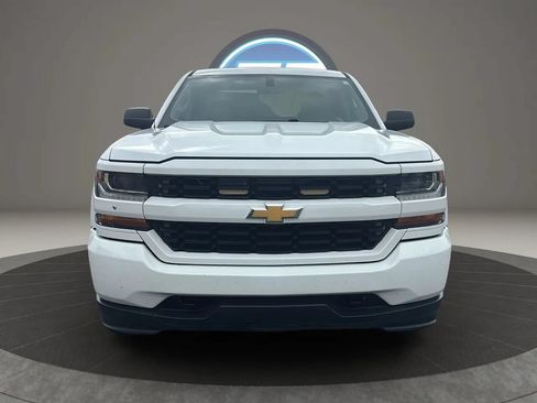 Used 2017 Chevrolet Silverado 1500 Custom w/ Custom Convenience Package AWD/4WD image 4