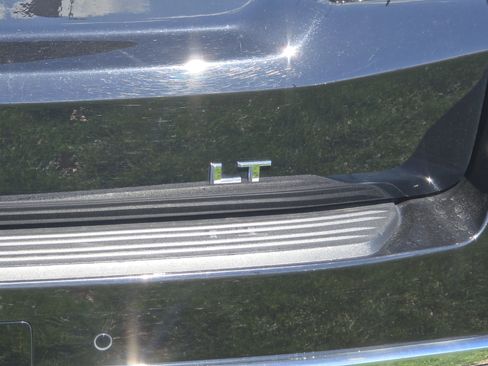 Used 2024 Chevrolet Suburban LT image 5