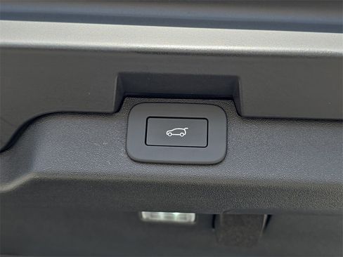 New 2026 Land Rover Discovery Limited Edition image 14