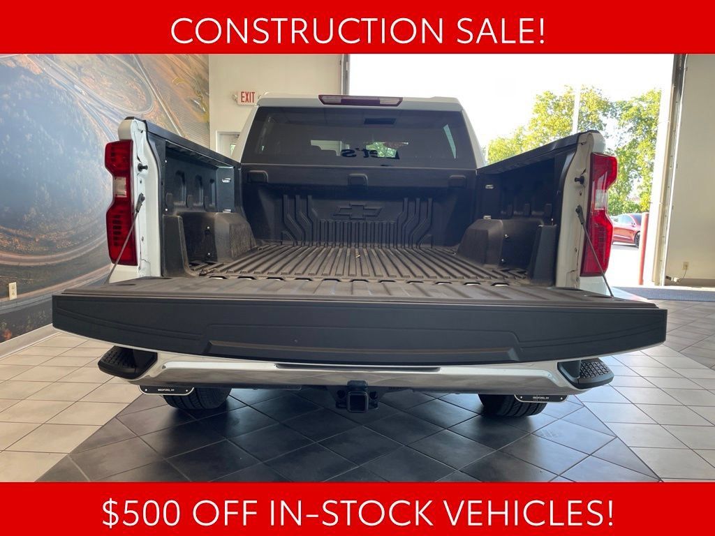 Used 2023 Chevrolet Silverado 1500 LT AWD/4WD image 13