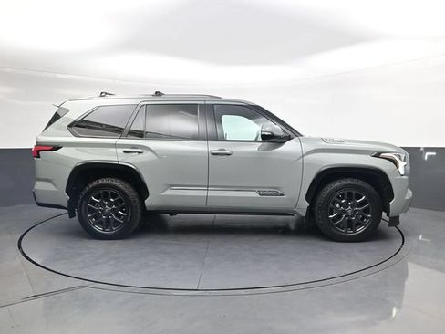 Used 2025 Toyota Sequoia Platinum AWD/4WD image 3