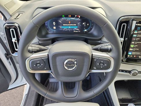 Used 2025 Volvo XC40 B5 Ultra w/ Protection Package Premier image 18