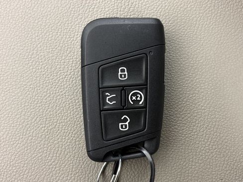 Used 2021 Volkswagen Atlas SEL Premium AWD/4WD image 34