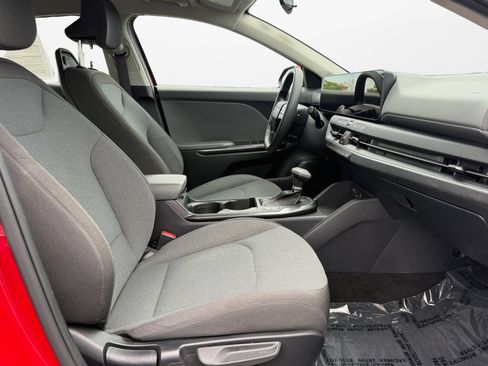 Used 2025 Kia K4 FWD image 17