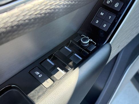 Used 2018 Land Rover Range Rover Velar R-Dynamic SE image 21