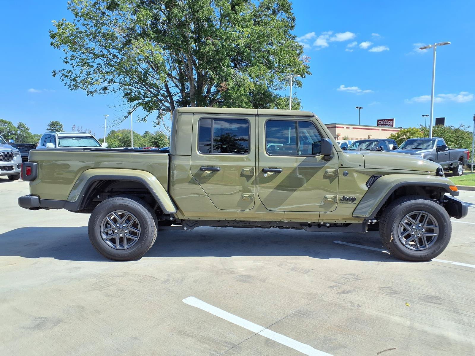 New 2026 Jeep Gladiator Sport AWD/4WD image 5