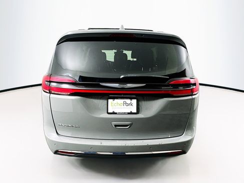 Used 2022 Chrysler Pacifica Touring-L w/ Uconnect Theater Family Group image 7