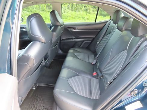 Used 2018 Toyota Camry SE w/ Moonroof Package FWD image 25