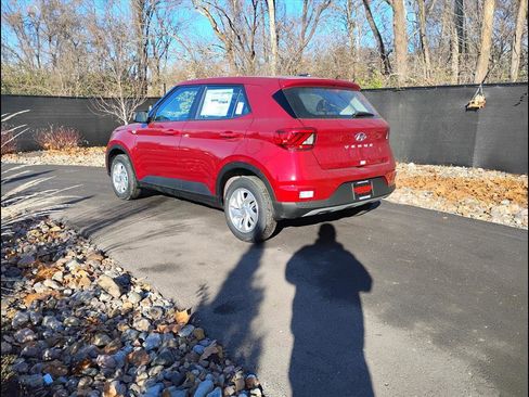 New 2026 Hyundai Venue SE image 2