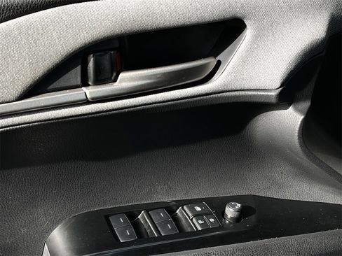 Used 2025 Toyota Camry LE image 18