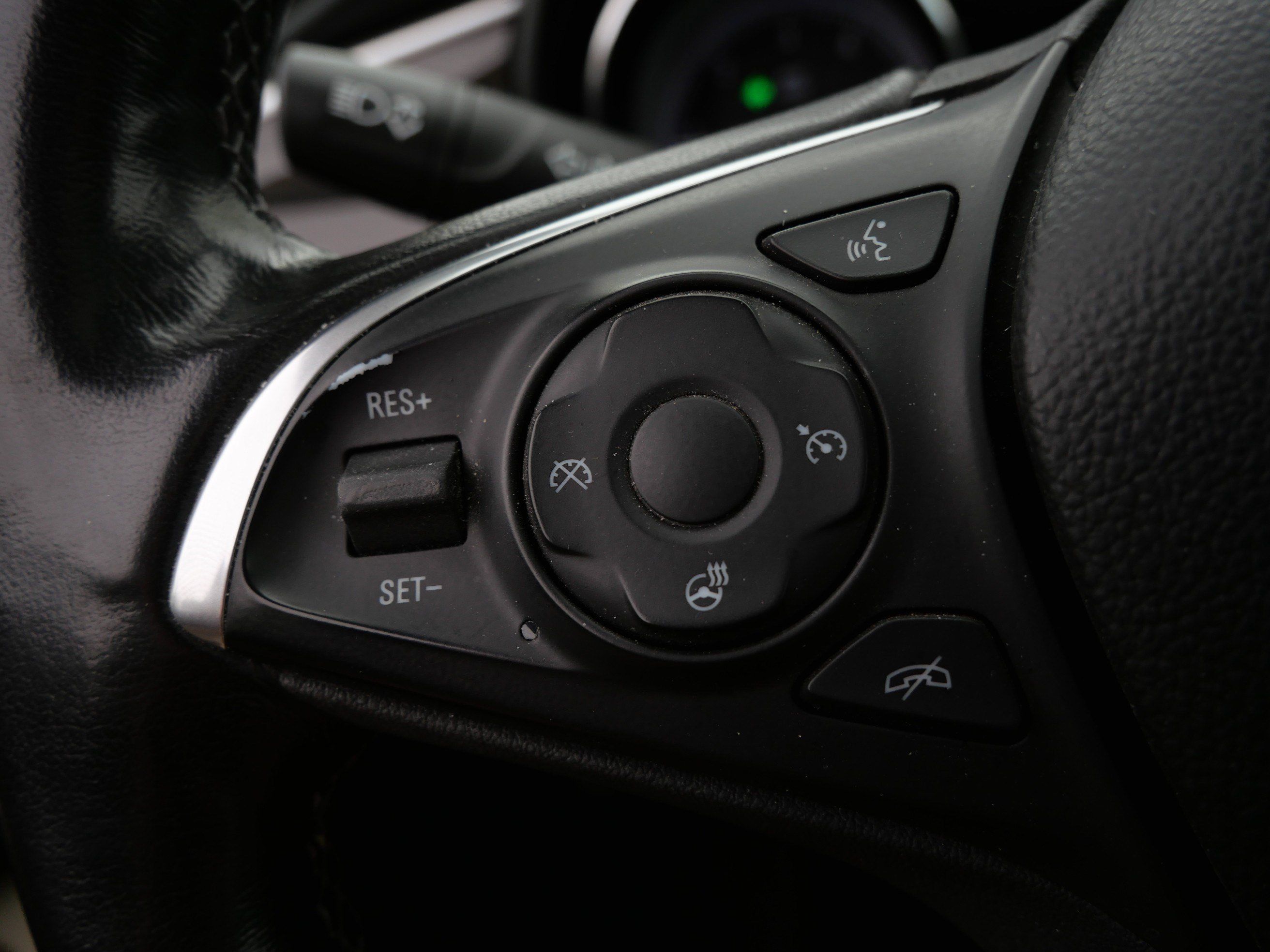 Used 2020 Buick Envision Essence AWD/4WD image 25