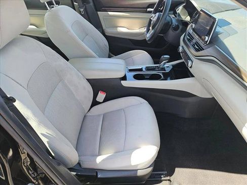 Used 2024 Nissan Altima 2.5 SV FWD image 24
