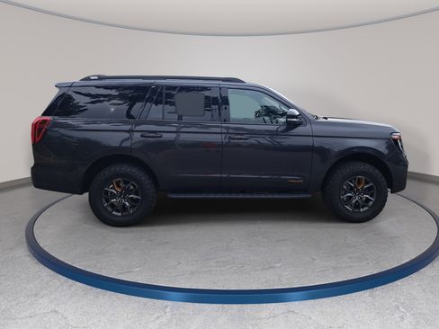 Used 2025 Ford Expedition Tremor AWD/4WD image 4