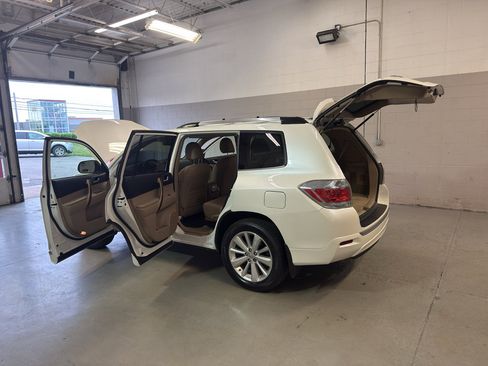 Used 2013 Toyota Highlander Limited AWD/4WD image 10