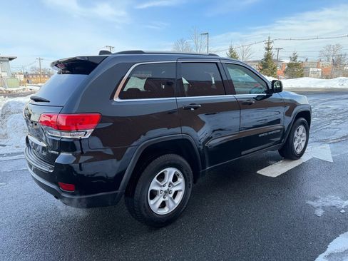 Used 2017 Jeep Grand Cherokee Laredo w/ Quick Order Package 23E AWD/4WD image 10