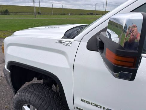 Used 2016 GMC Sierra 2500 SLT w/ Suspension Package, Off-Road AWD/4WD image 14