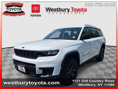 Used 2024 Jeep Grand Cherokee L Laredo image 3