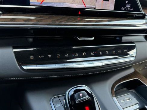 Used 2024 Cadillac Escalade ESV Premium Luxury Platinum AWD/4WD image 33