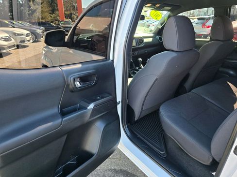 Used 2017 Toyota Tacoma TRD Sport w/ Tow Package (A/T) image 33