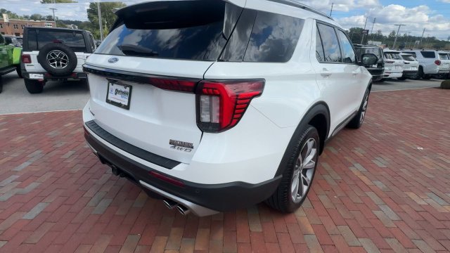 Used 2025 Ford Explorer Platinum w/ Ultimate Package AWD/4WD image 2