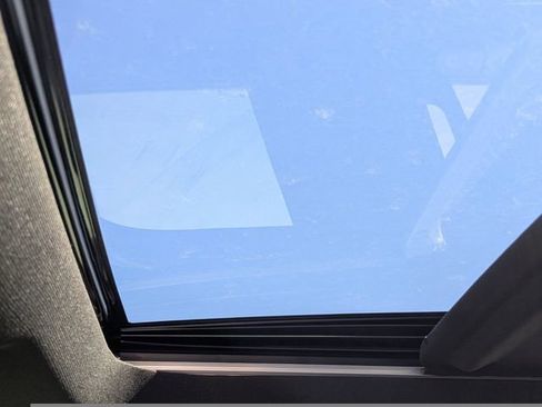 Used 2022 Chevrolet Silverado 1500 High Country w/ Technology Package image 19