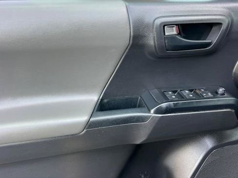 Certified 2022 Toyota Tacoma SR AWD/4WD image 12