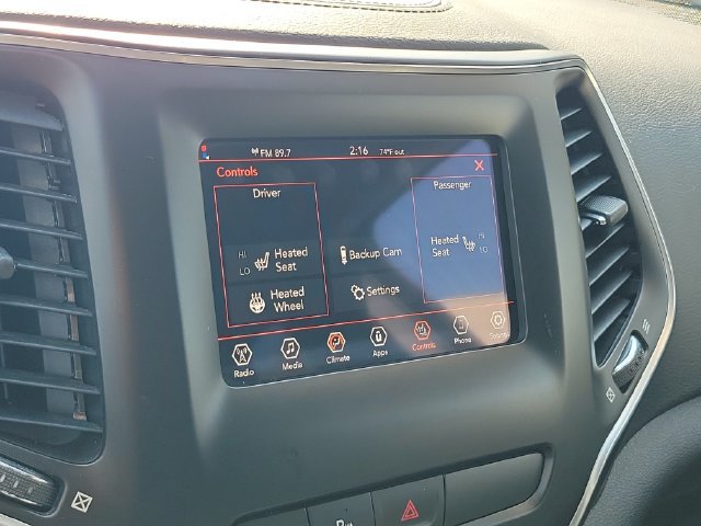 Used 2019 Jeep Cherokee Latitude Plus AWD/4WD image 18