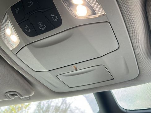 Used 2023 Chrysler Voyager LX image 18