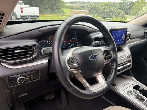Used 2024 Ford Explorer XLT w/ Equipment Group 202A AWD/4WD image 7