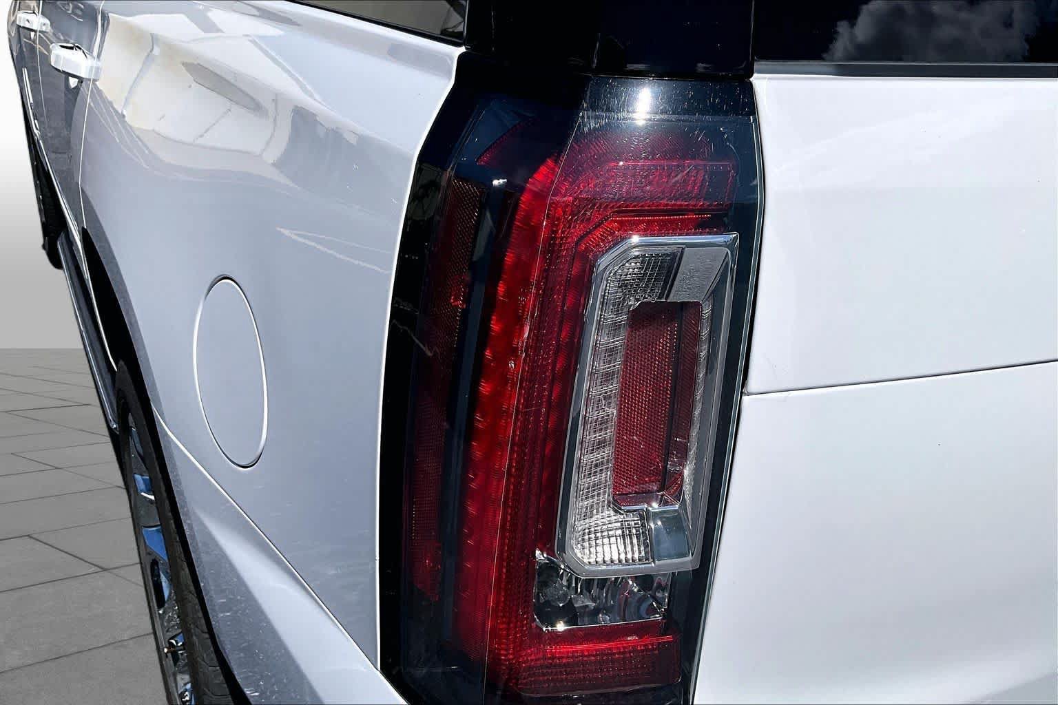 Used 2020 GMC Yukon SLT AWD/4WD image 28