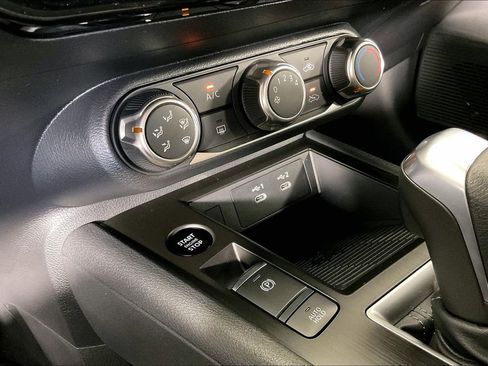 Certified 2025 Nissan Kicks SV image 32