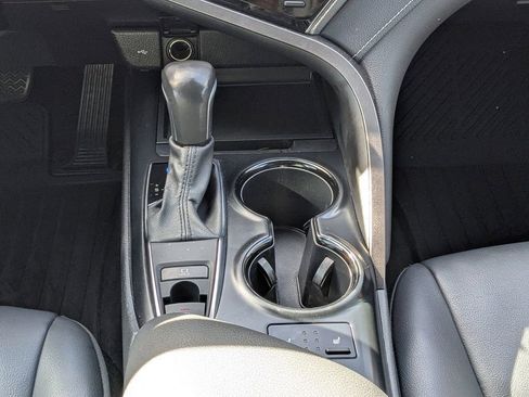 Used 2020 Toyota Camry SE image 18