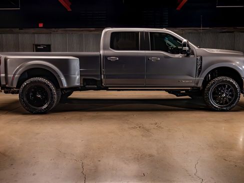 Used 2023 Ford F350 Lariat w/ Lariat Ultimate Package AWD/4WD image 11