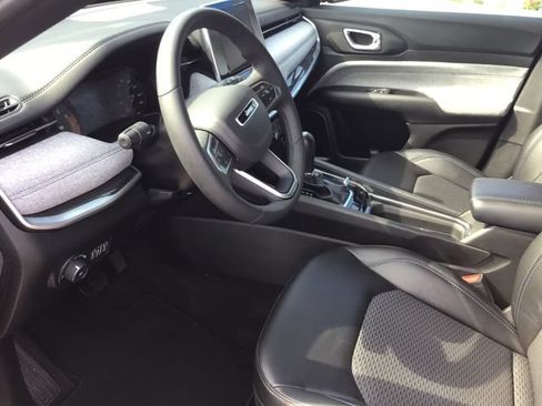 Used 2025 Jeep Compass Latitude AWD/4WD image 24