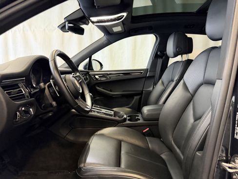Certified 2022 Porsche Macan S image 5