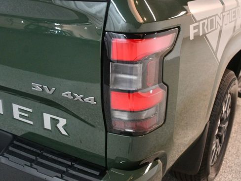 Used 2022 Nissan Frontier SV w/ SV Premium Package AWD/4WD image 10