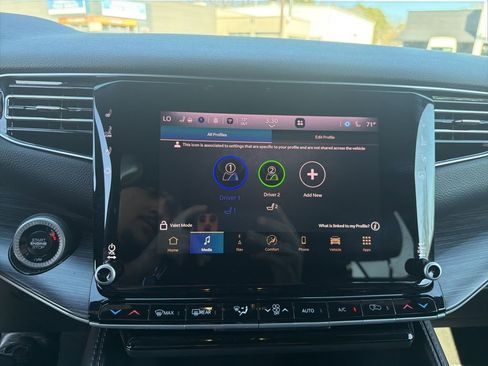 Used 2024 Jeep Wagoneer L Series III w/ Flexible Seating Group image 18