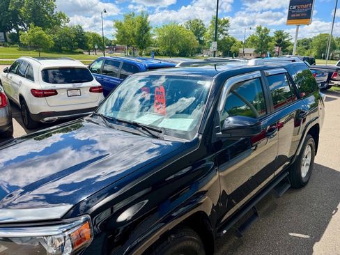 Used 2018 Toyota 4Runner SR5 AWD/4WD image 8