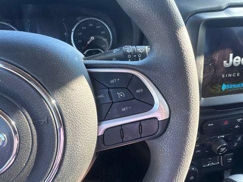 Used 2023 Jeep Renegade Latitude AWD/4WD image 21