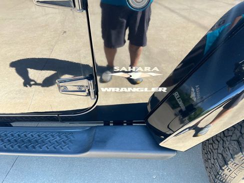 Used 2014 Jeep Wrangler Sahara w/ Connectivity Group AWD/4WD image 9