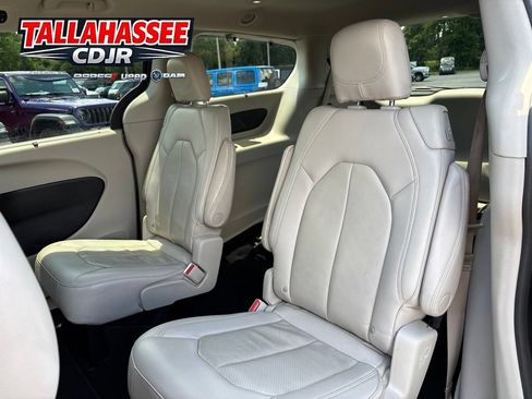 Used 2021 Chrysler Pacifica Touring-L FWD image 24