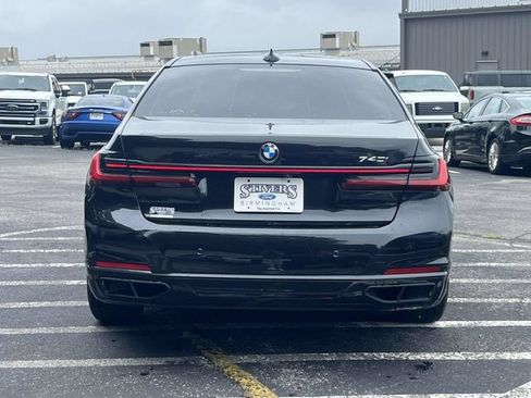 Used 2021 BMW 740i w/ Premium Package RWD image 5