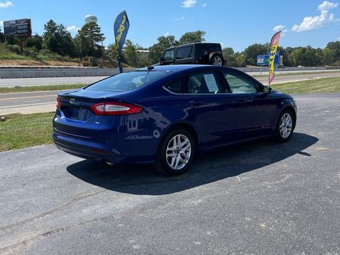 Used 2016 Ford Fusion SE FWD image 5