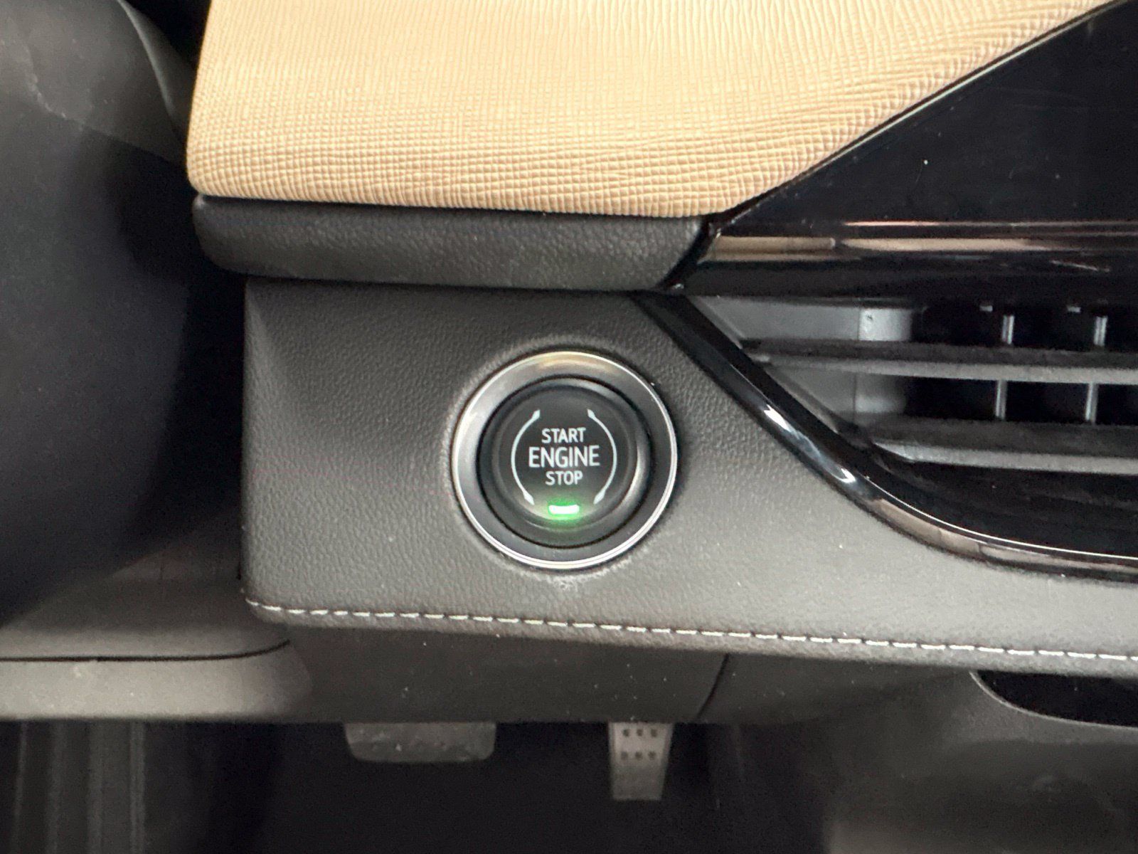 Used 2025 Buick Enclave Preferred FWD image 29