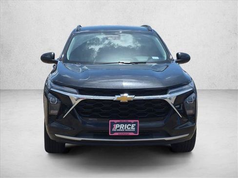 Used 2025 Chevrolet Trax LT w/ Driver Confidence Package FWD image 2